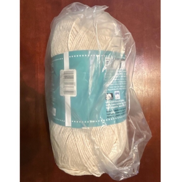 Off white yarn (Left over) - Picture 2 of 5